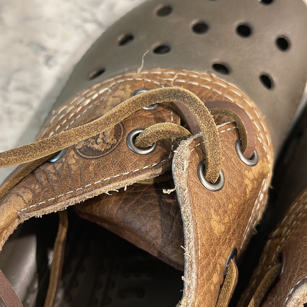 Crocs shoe like brown with leather ties. Size 7 womens - Picture 6 of 8